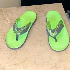 Wonder nation lime green flip-flops size 6 unisex sandle thong slip Ons